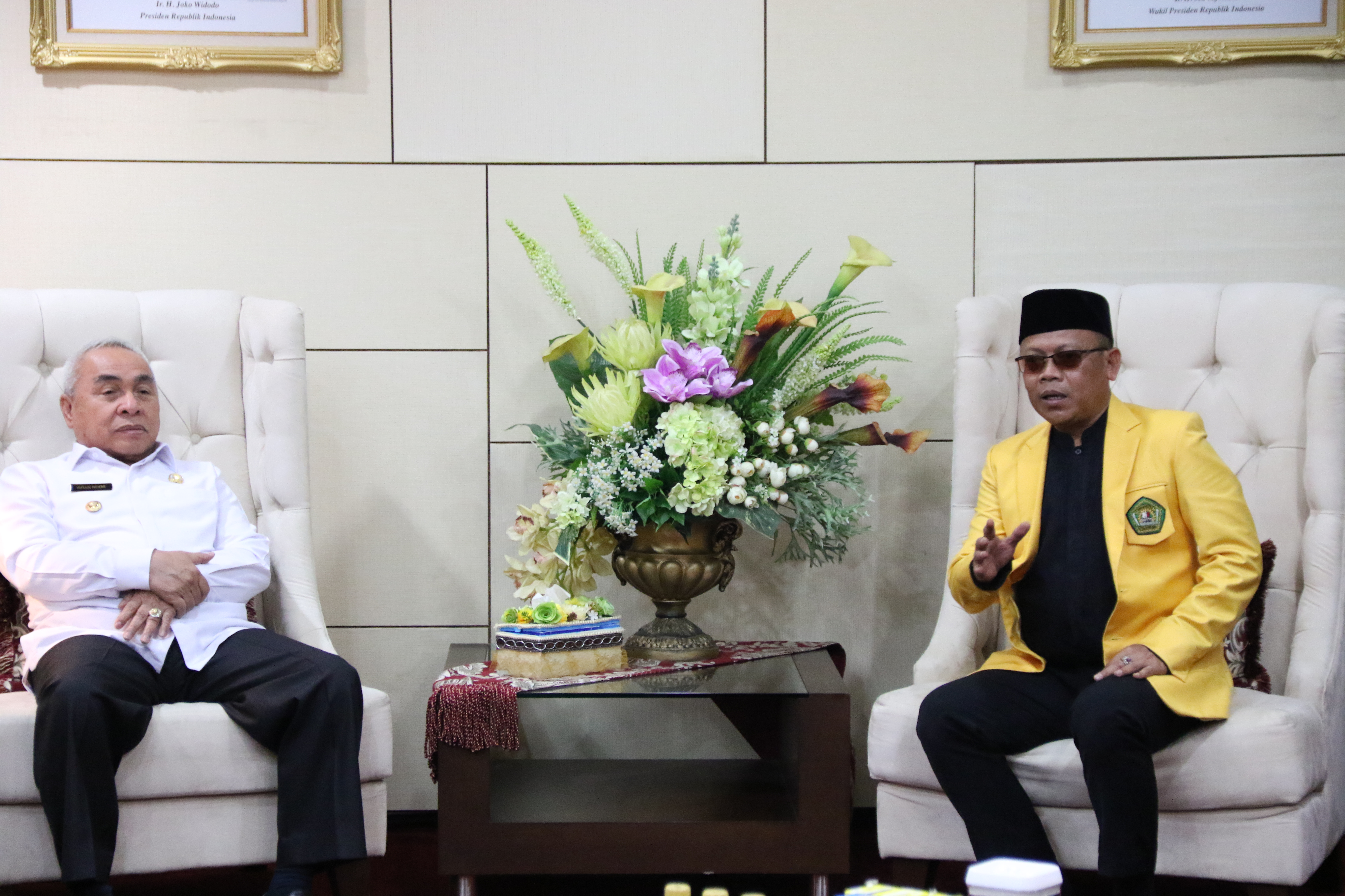 Rektor Unmul mengunjungi Gubernur Kaltim membahas perkembangan IKN dan meningkatkan peran alumni.